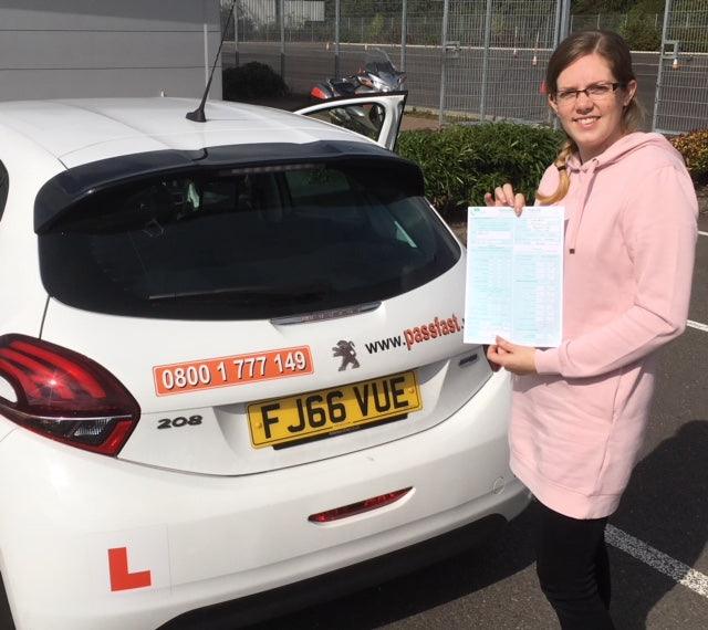 Load image into Gallery viewer, Our 30 hour driving course in Shrewsbury
 is the go-to choice for less experienced learners looking to pass fast. We'll help you tackle those niggling issues, book your driving test and get your licence within weeks of booking in.
Is This Shrewsbury Driving Course Right for You?